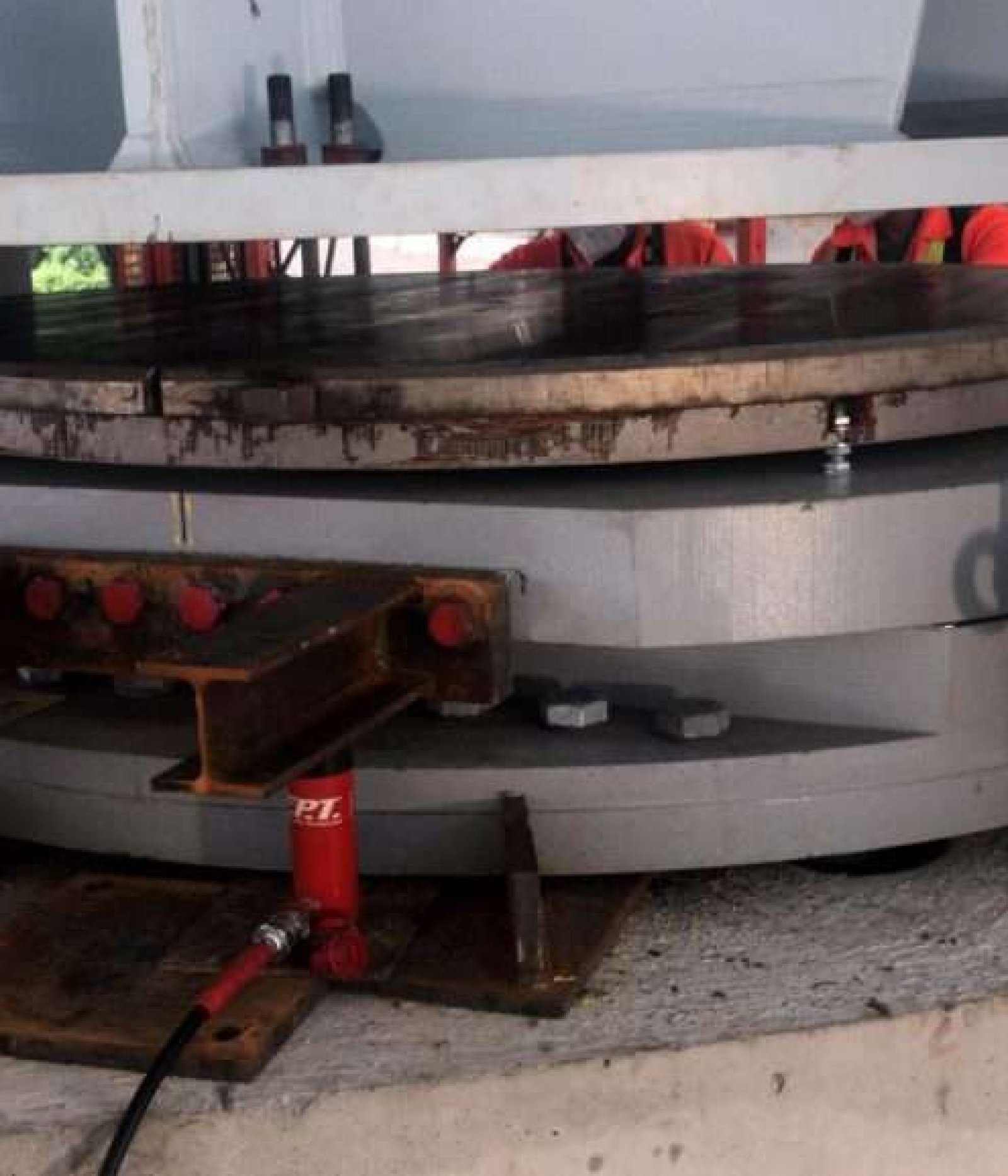 Bridge-Bearings-installation-lifting-1024x577[1]