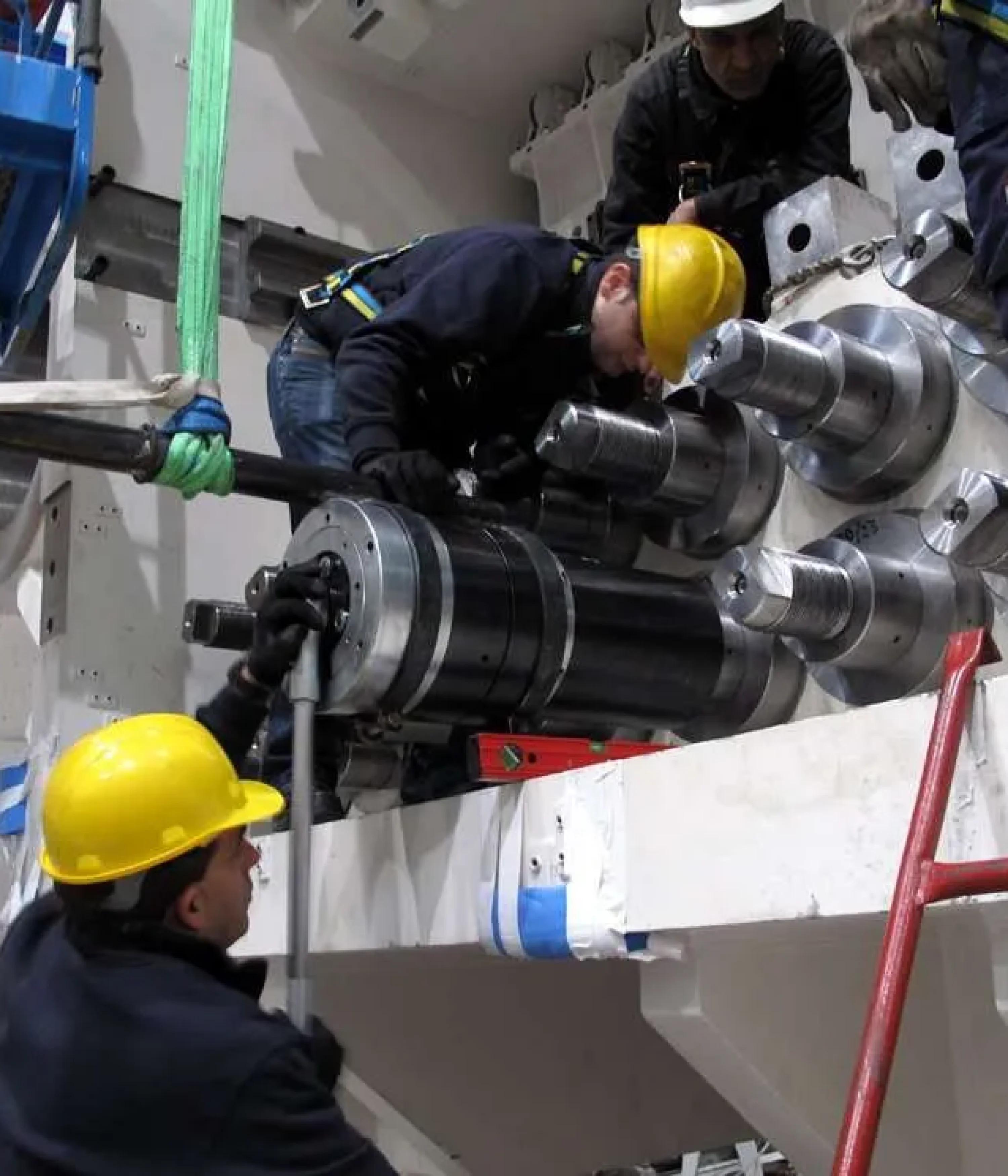 Custom-made-hydraulic-bolt-tensioners-2