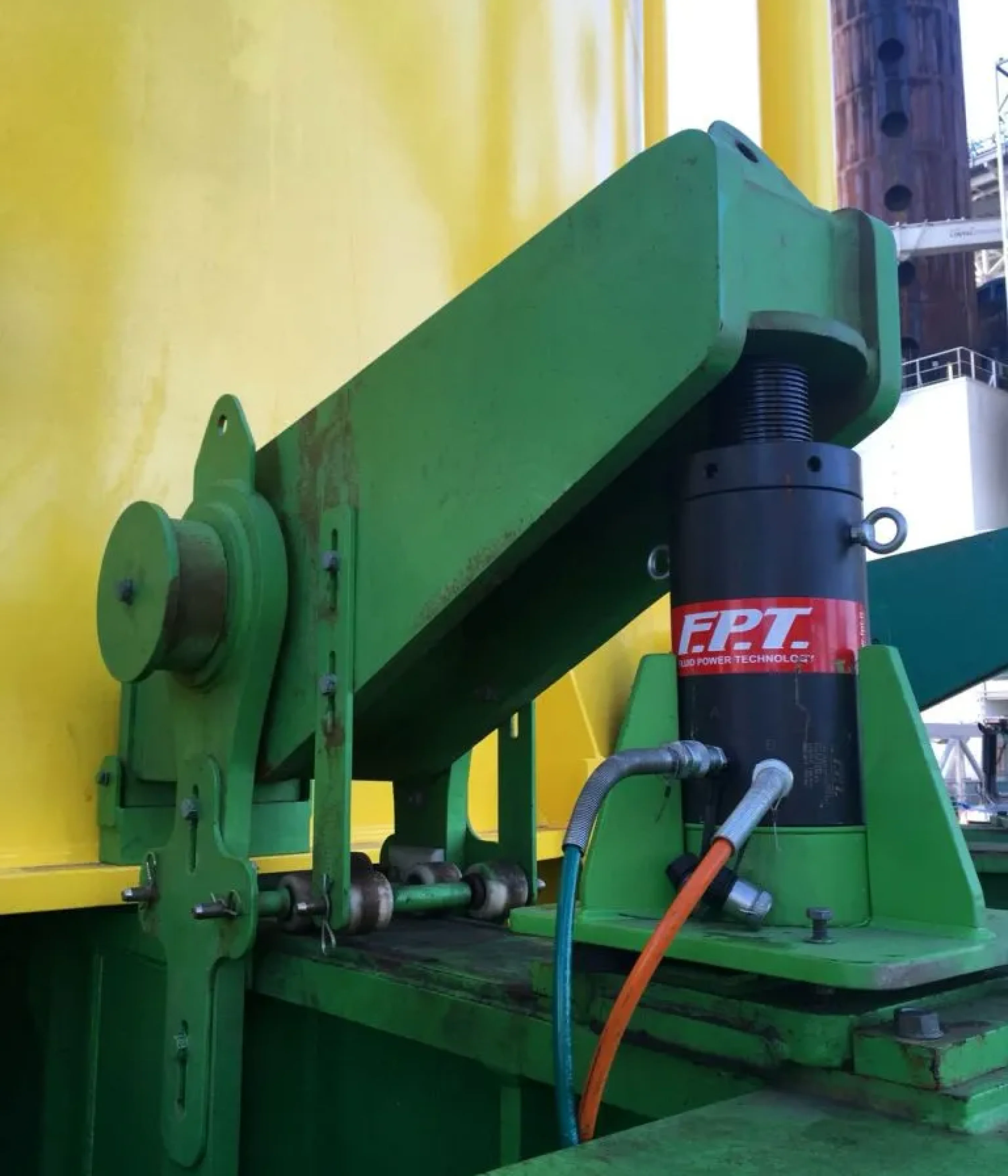 Fpt-cilindri-sistemi-idraulici-offshore-3-768x1024