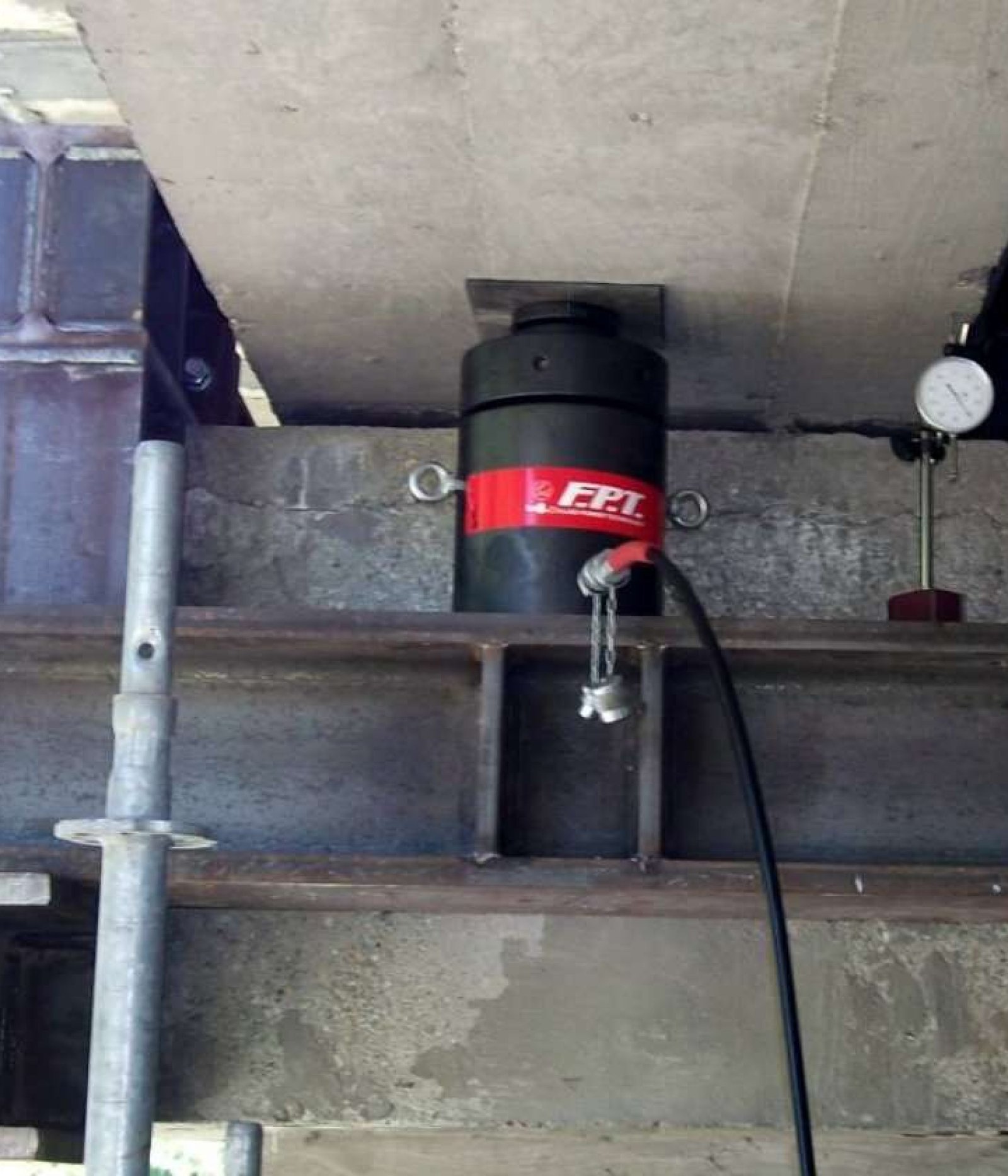 Heavy-Duty-Jacking-Equipment-for-Bridge[1]