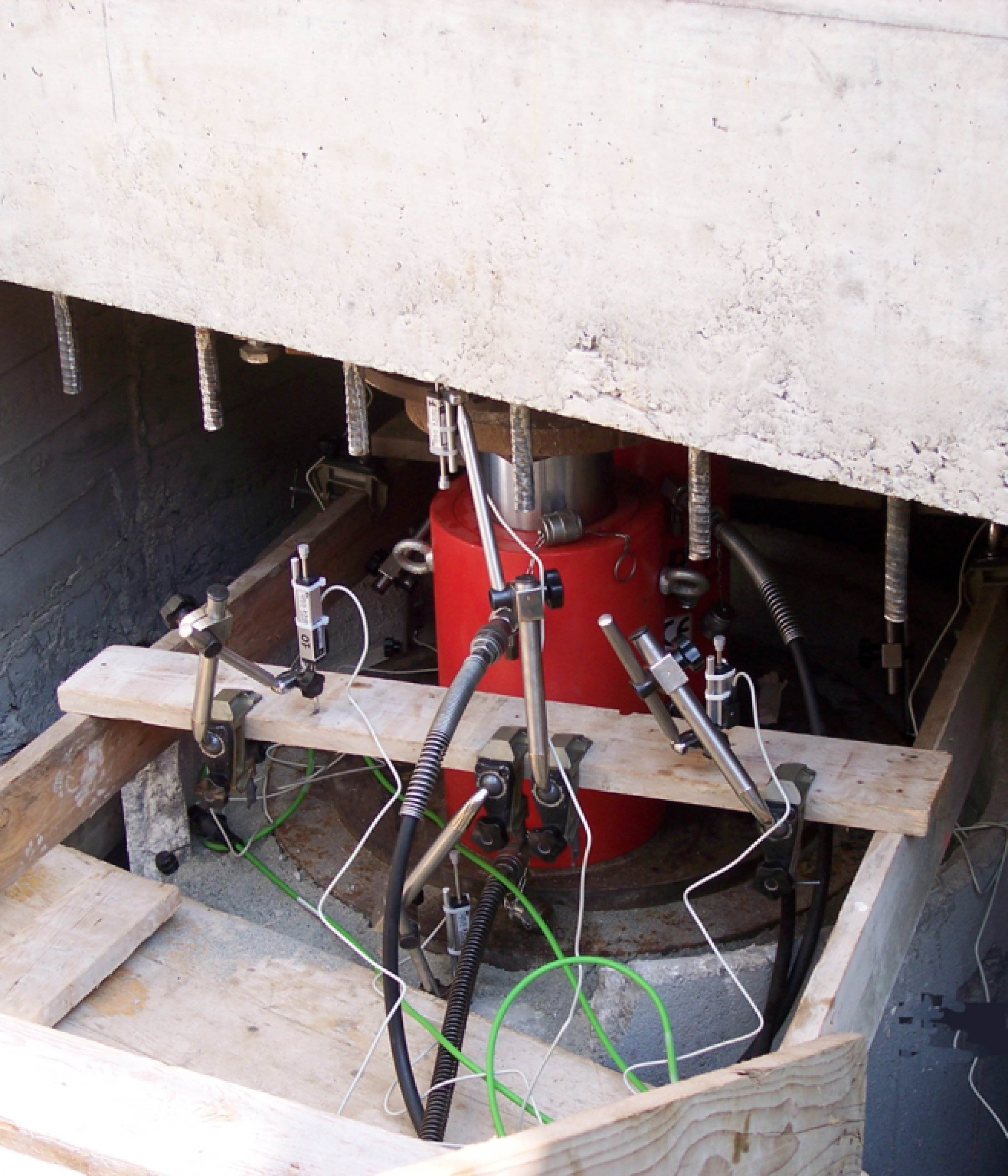 Hydraulic-Cylinders-for-Pile-Static-Load-Test-1024x768