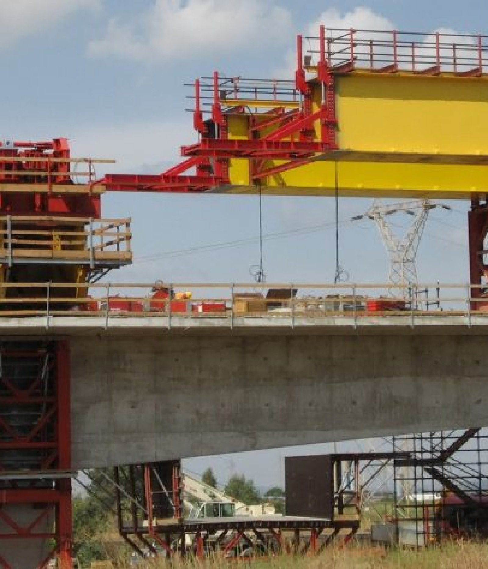 Hydraulic-equipment-launching-gantry-857x474