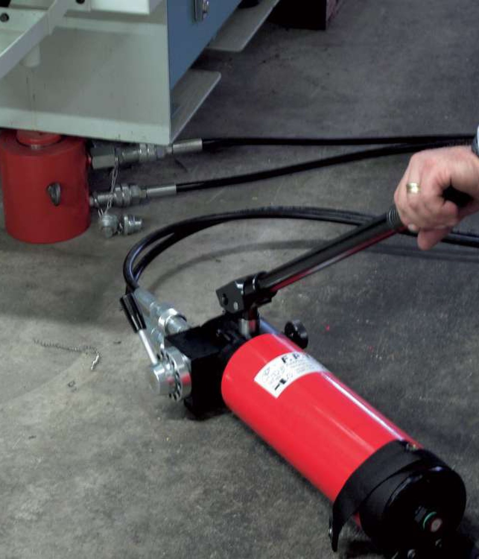 Lightweight-hand-Pumps-940x750