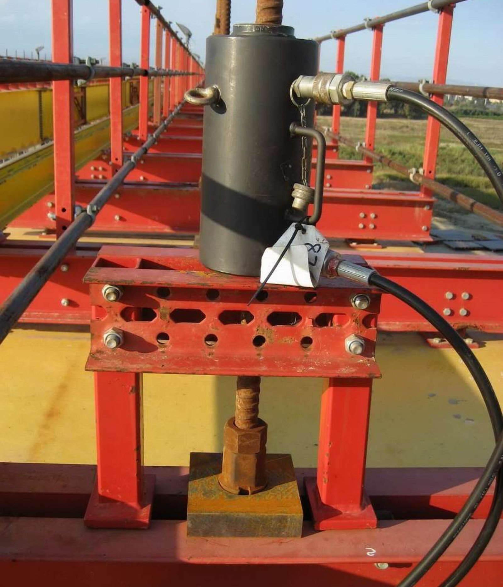 Tensioning-DYWIDAG-bars[1]