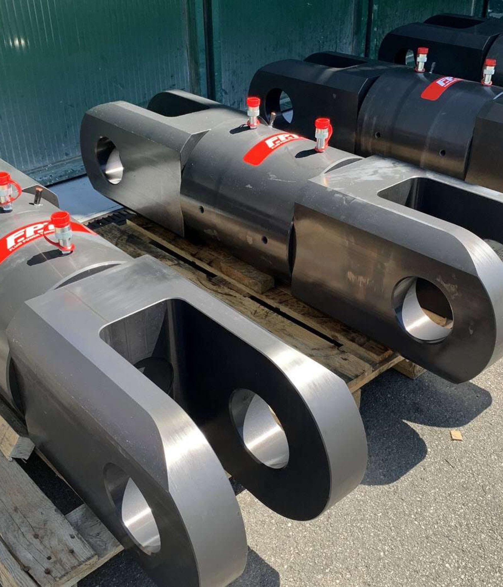 custom-hydraulic-cylinders[1]