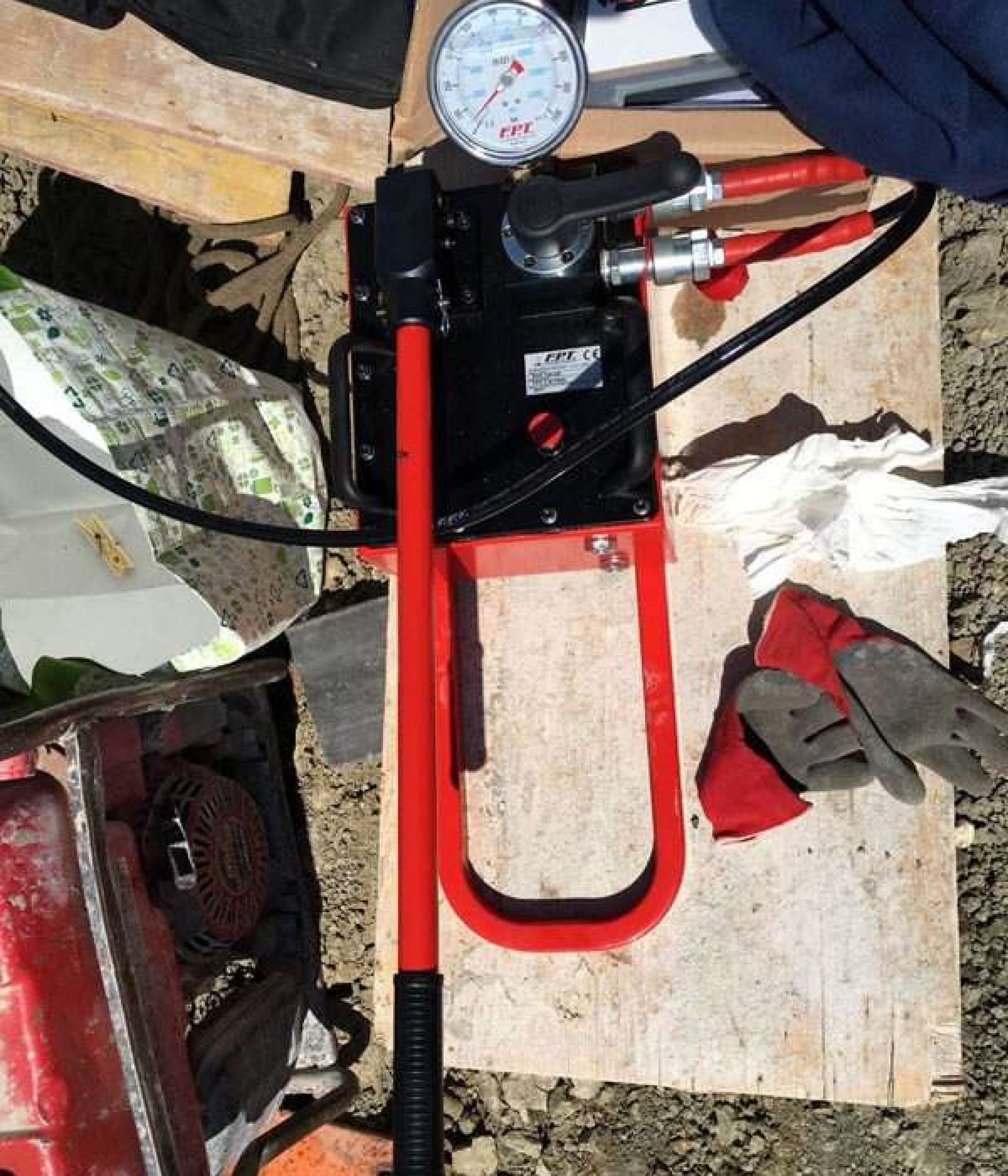 high-pressure-hydraulic-hand-pumps-rotated