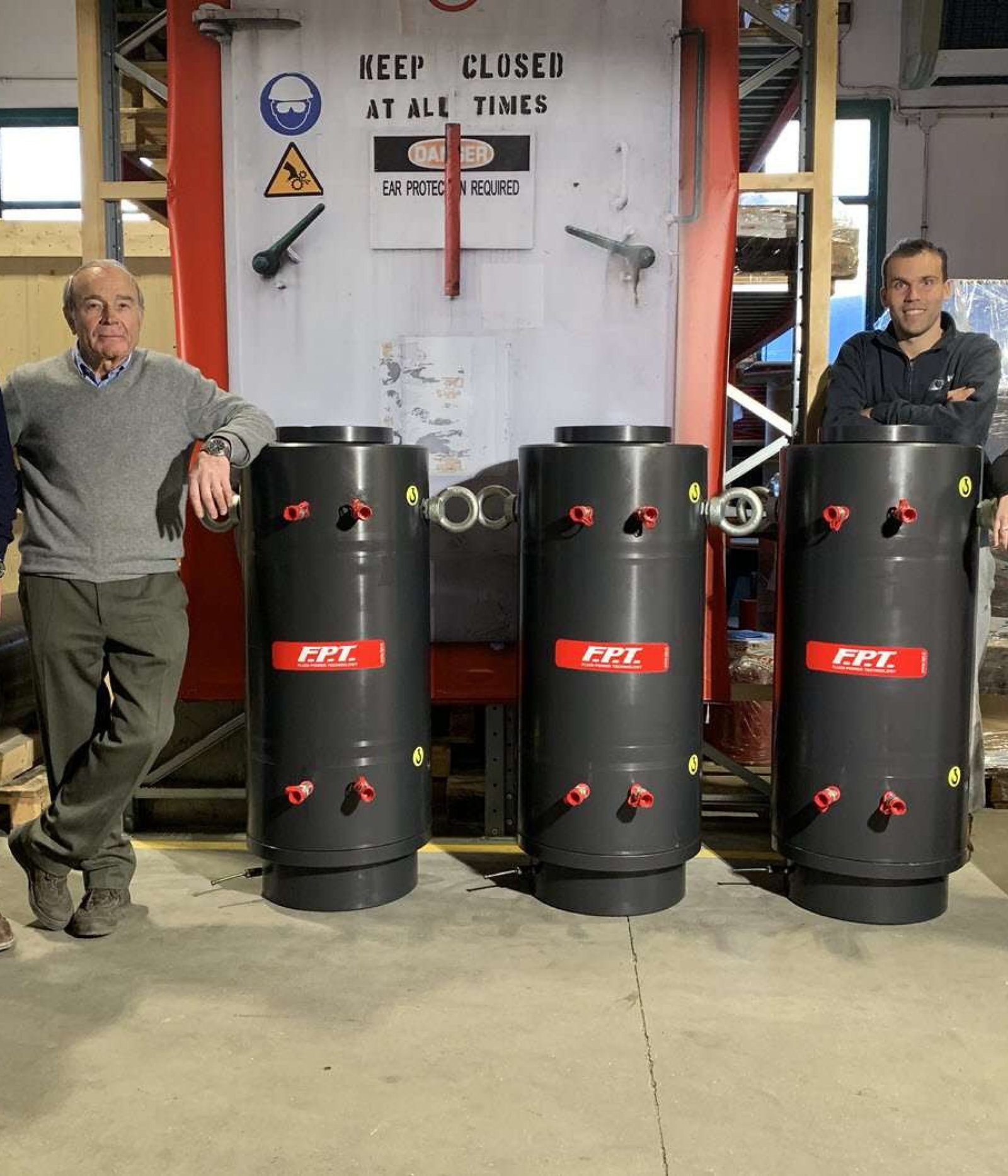high-tonnage-hydraulic-cylinders[1]