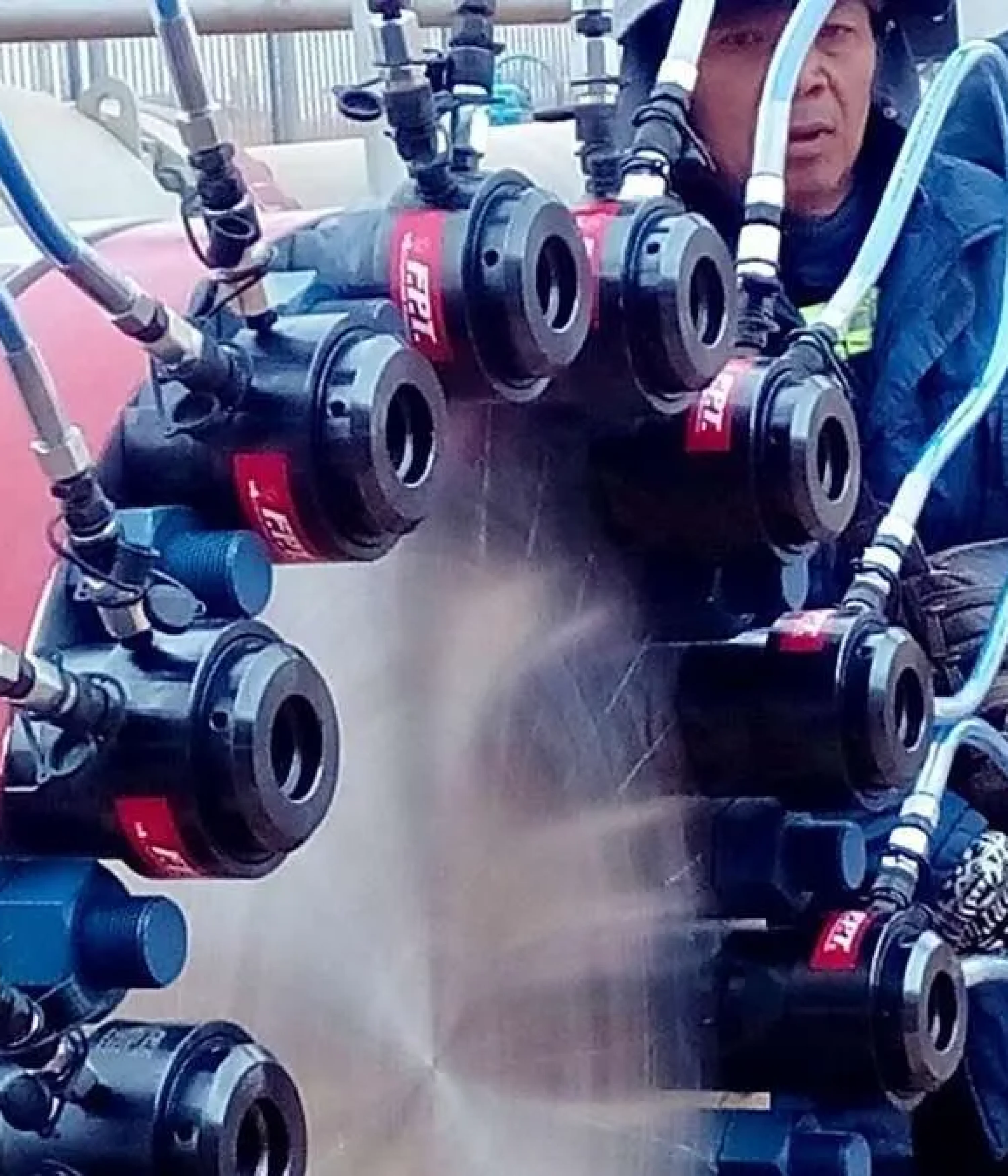 hydraulic-bolt-tensioners-tightening-4-1