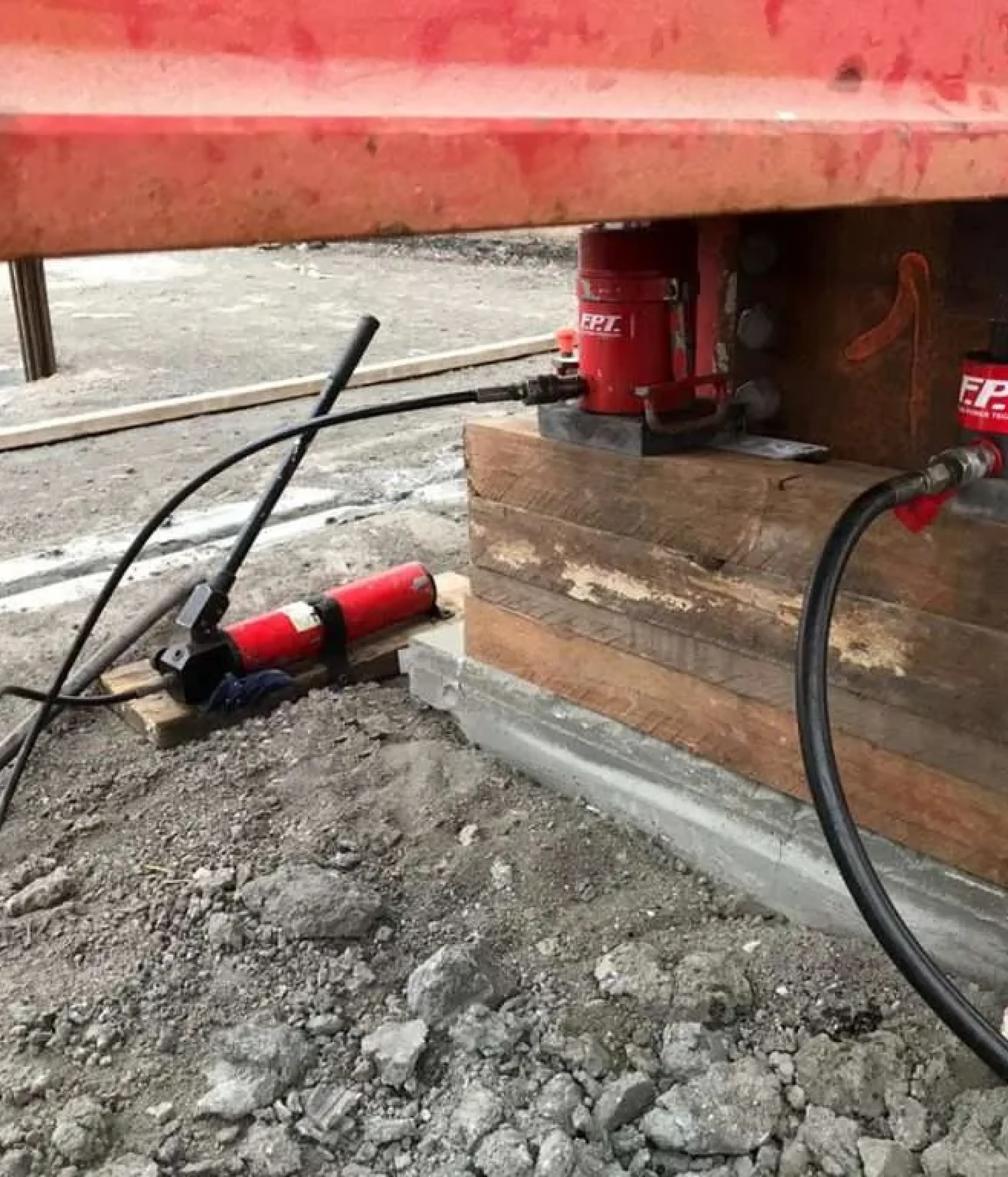 hydraulic-cylinders-lifting-1024x768