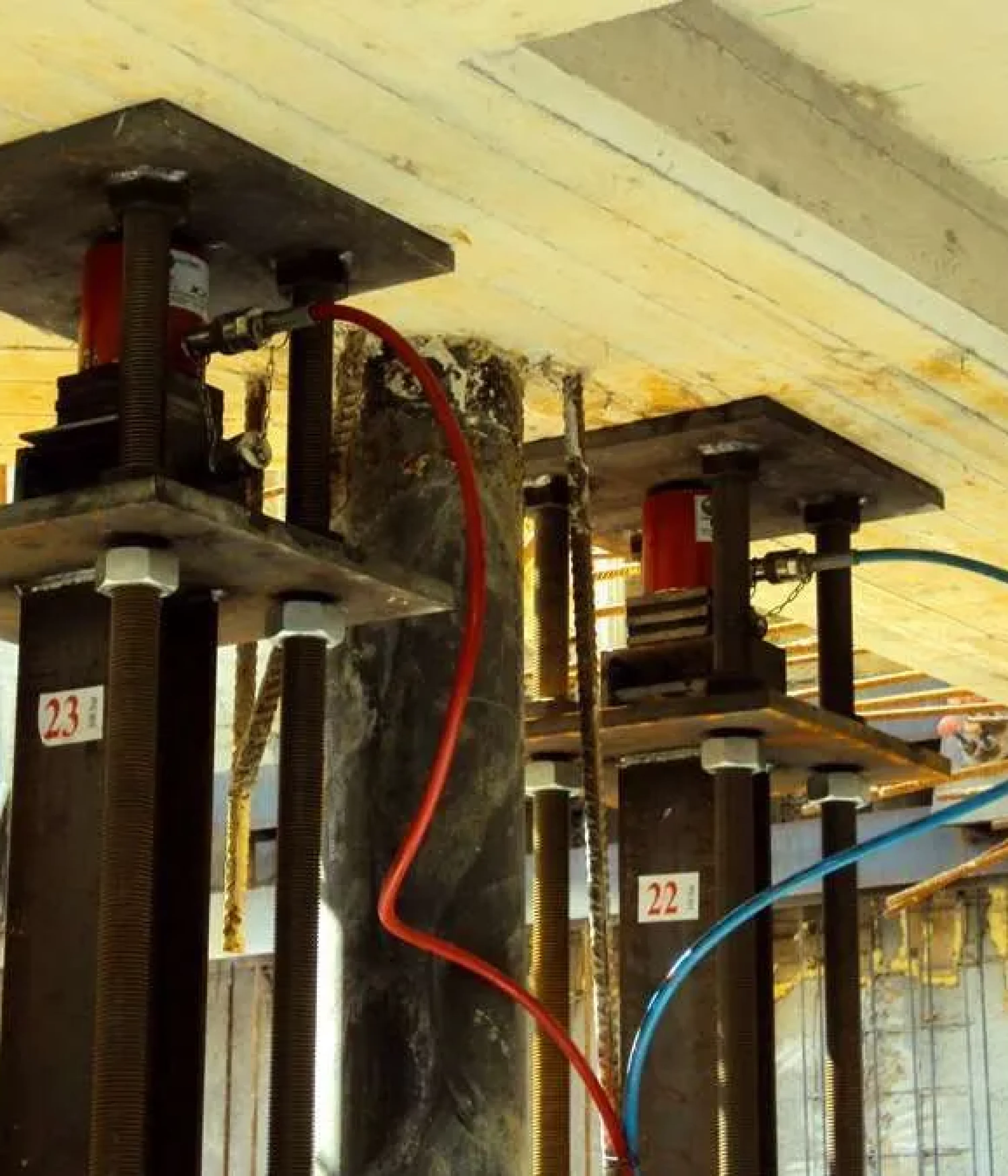 hydraulic-jacks-heavy-lifting