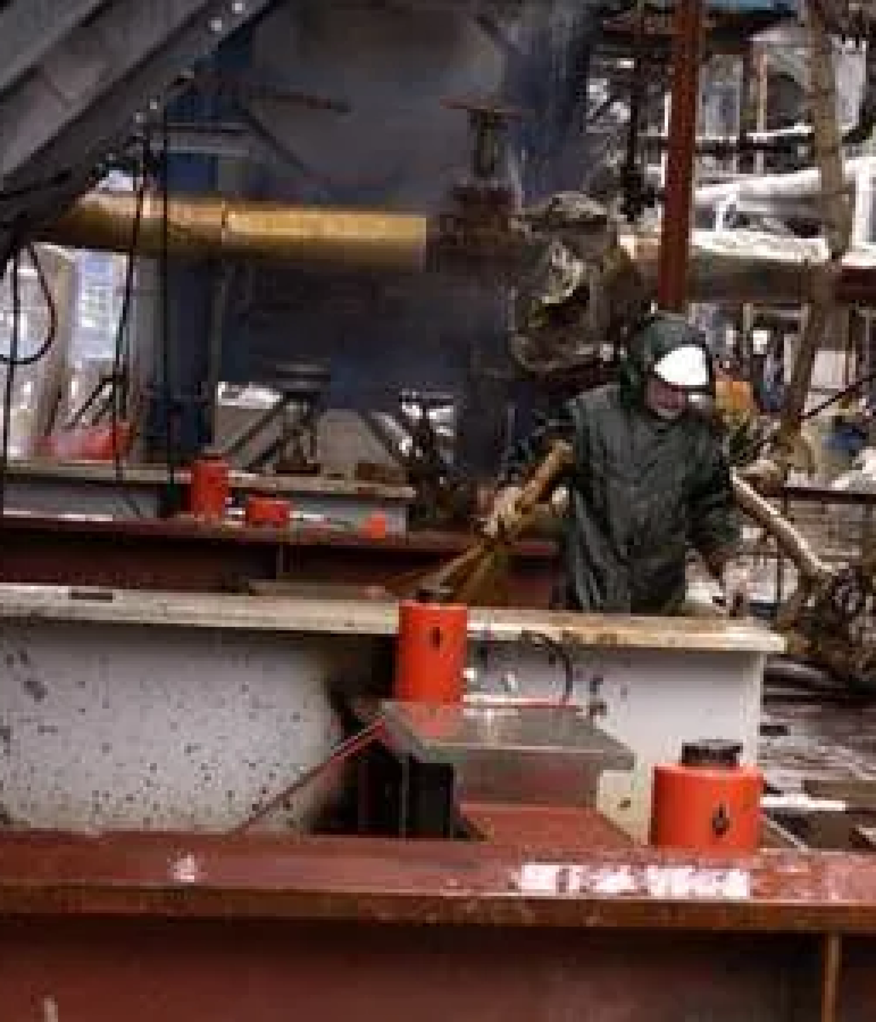 hydraulic_jack_heavy_lifting_operation