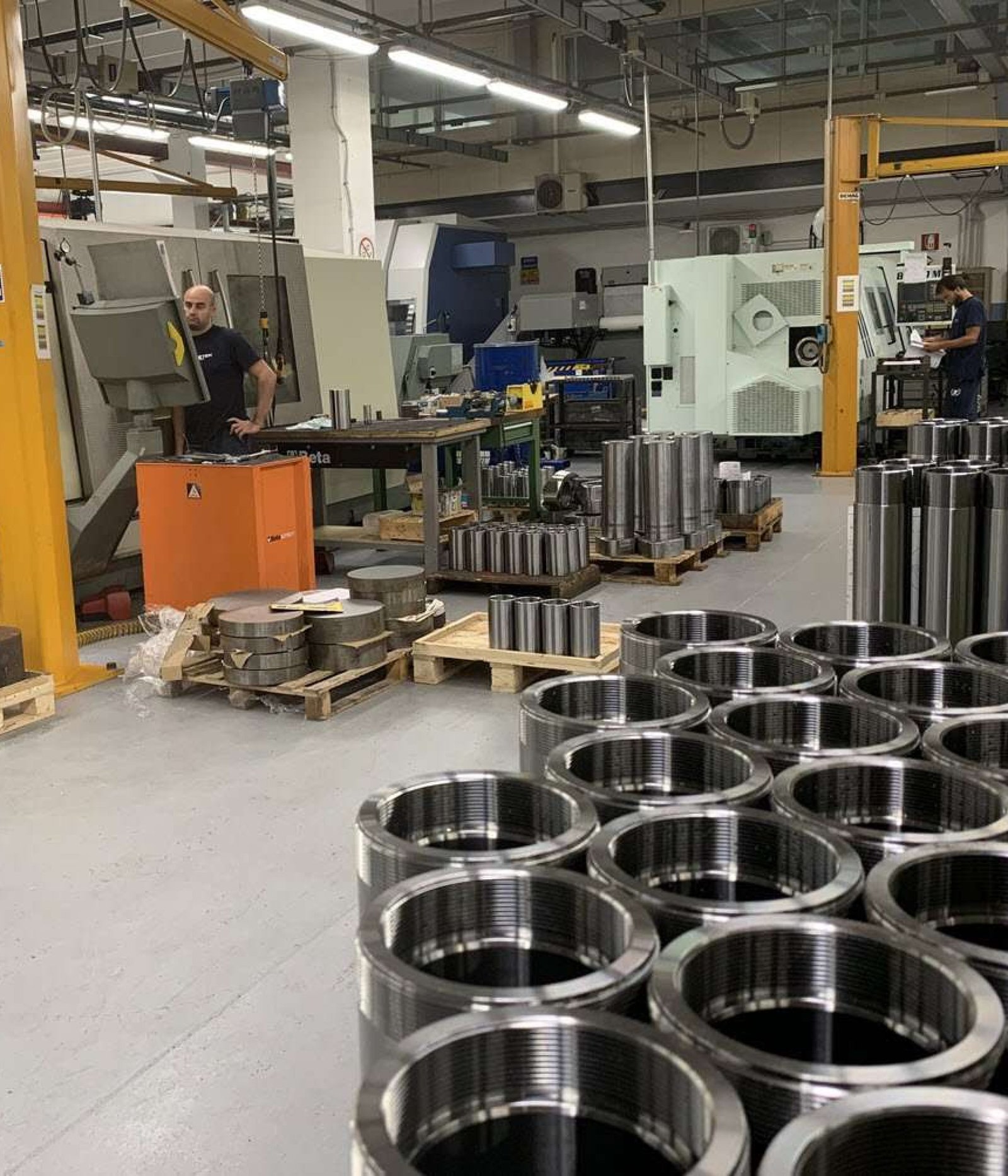 production-of-hydraulic-cylinders[1]